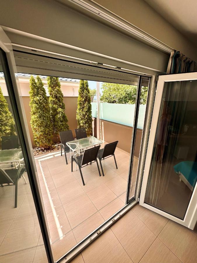 Crystal Blue Apartment Potos Luaran gambar